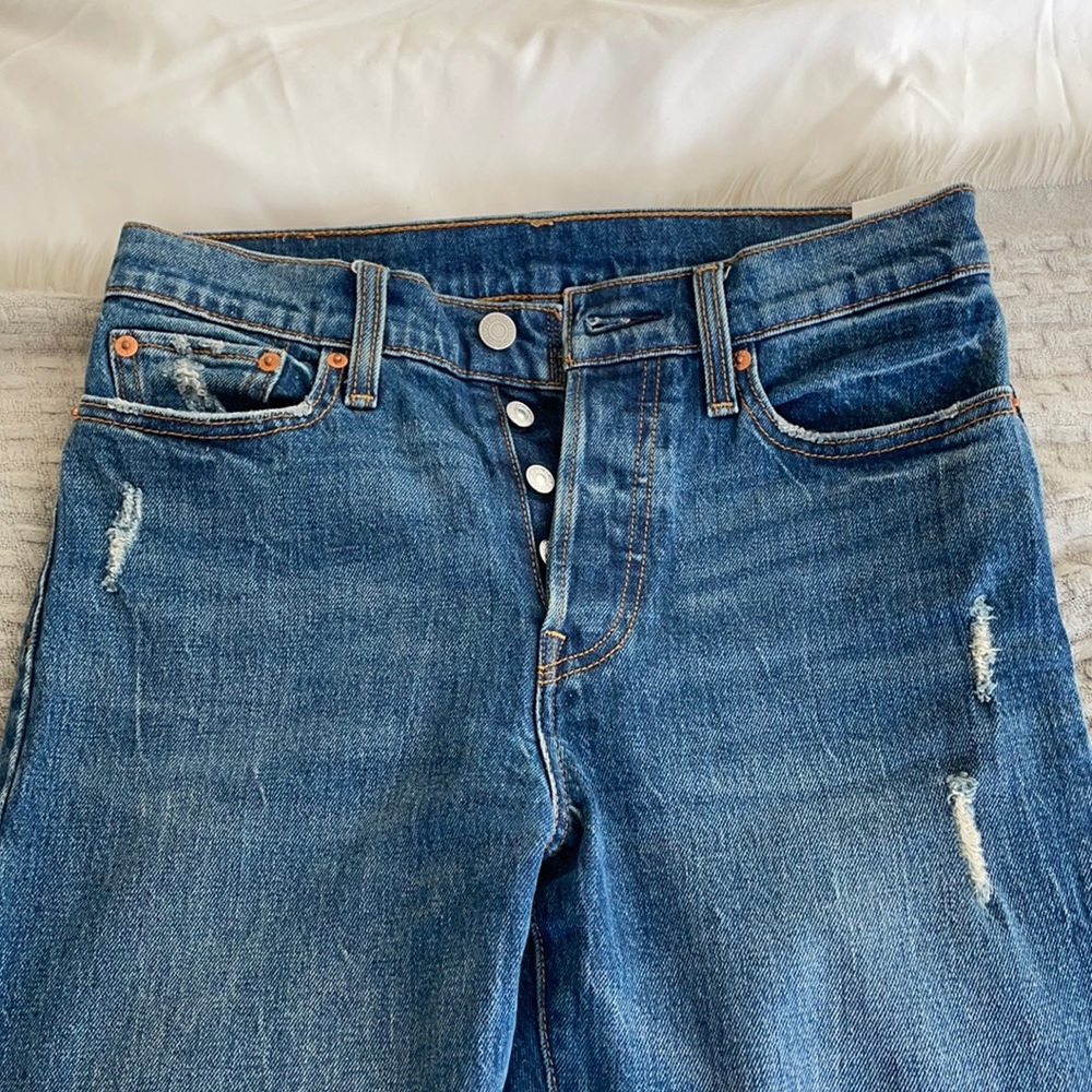 Levi’s high waisted cropped jeans size 27